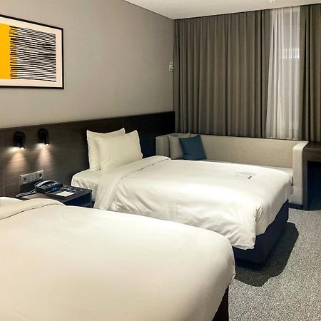 Hotel Ambience Plaza Jmd - Delhi Airport Нью-Дели Экстерьер фото