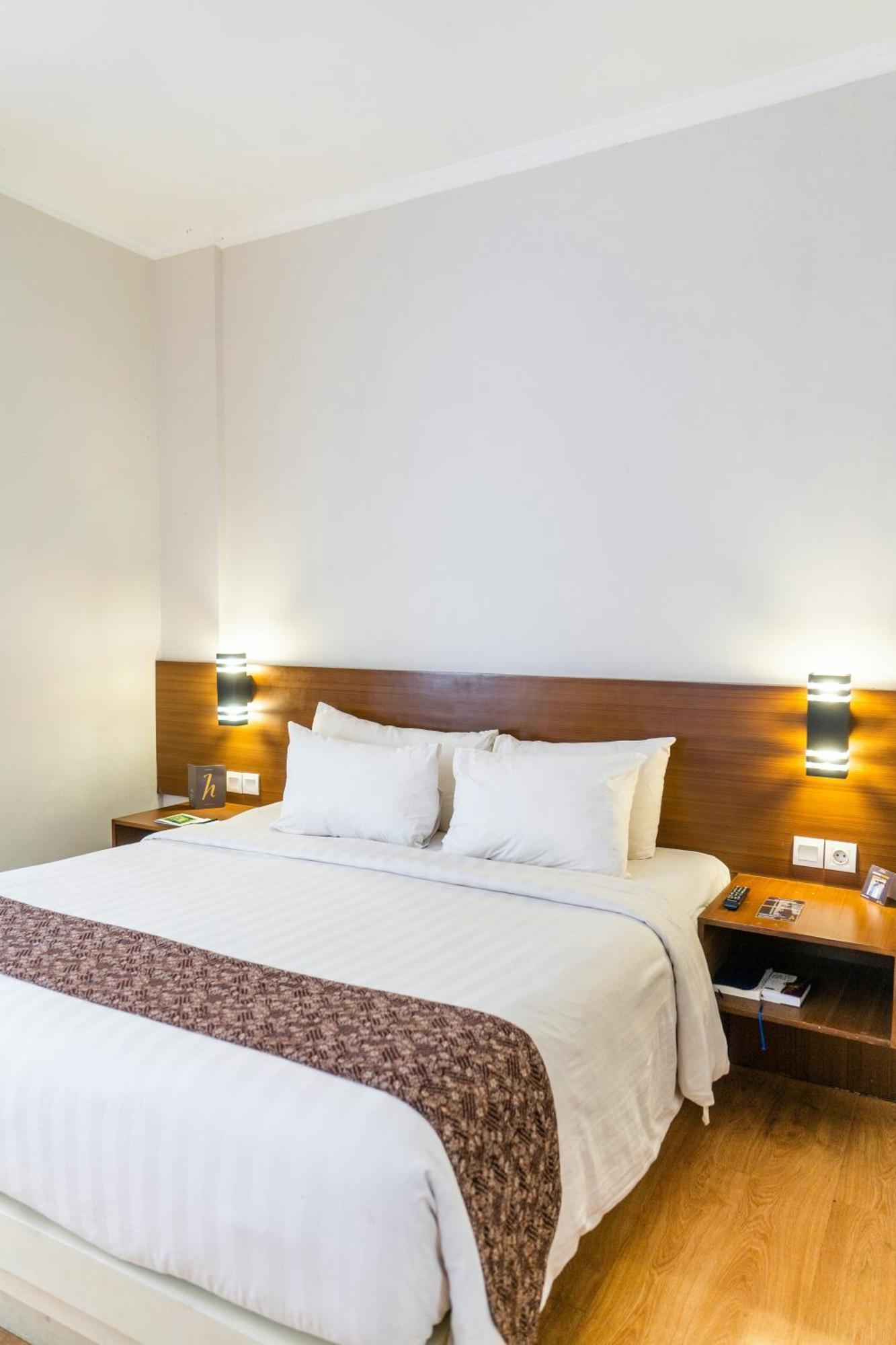 Hotel Ambience Plaza Jmd - Delhi Airport Нью-Дели Экстерьер фото
